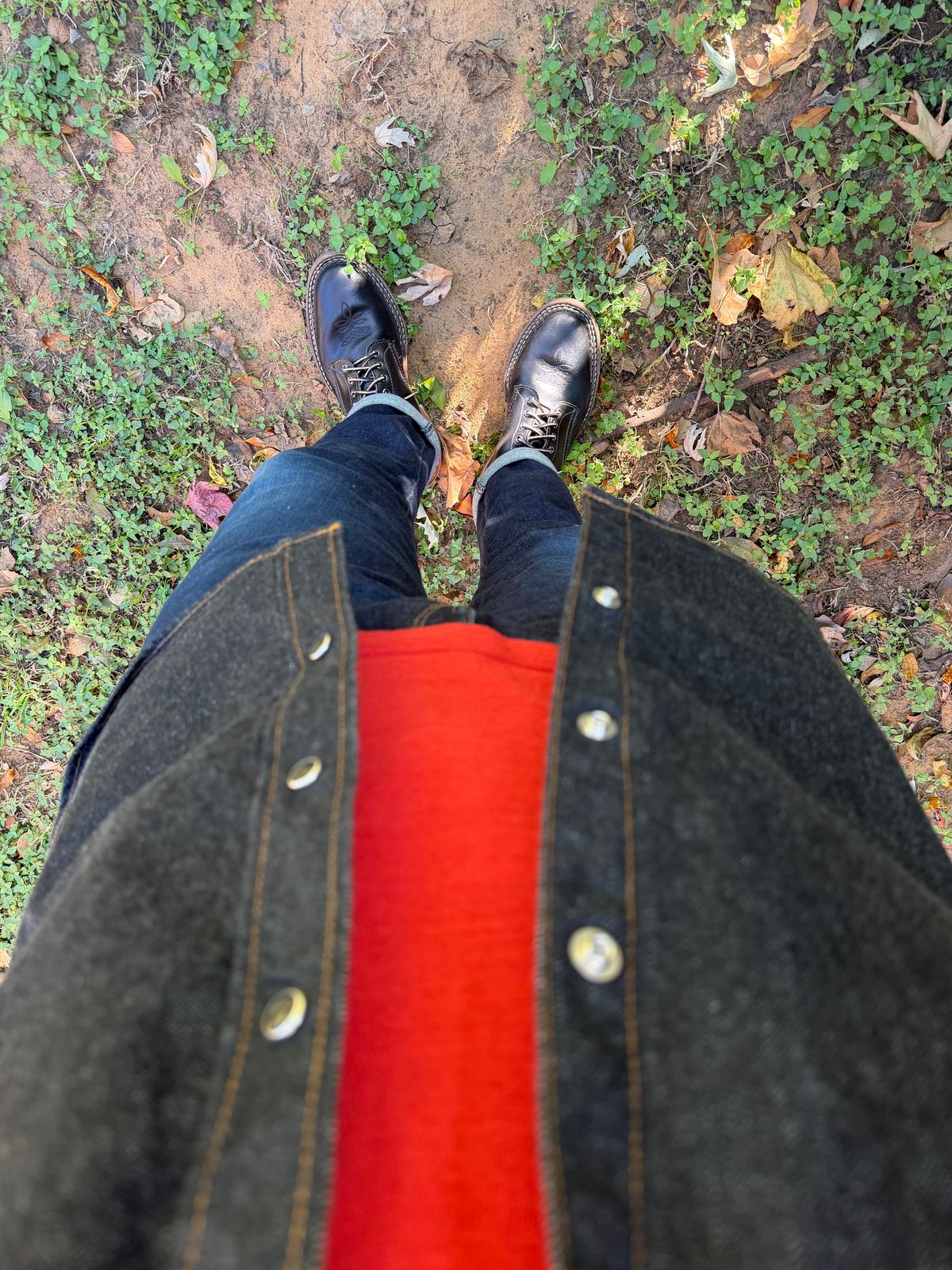 Photo by itsyaboisqueak on November 6, 2025 of the White's 375 in Horween Black Waxed Flesh.