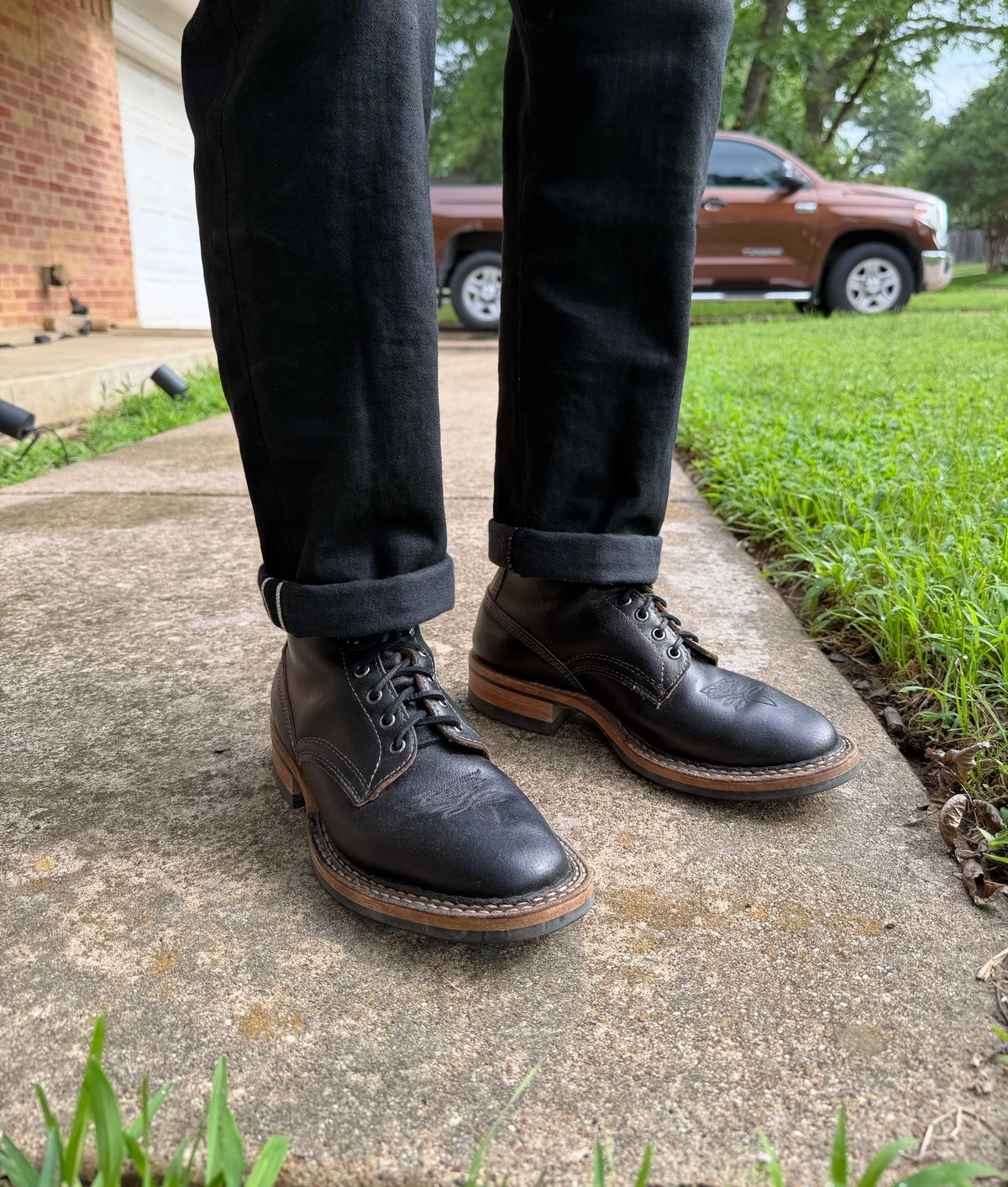 Photo by itsyaboisqueak on June 3, 2026 of the White's 375 in Horween Black Waxed Flesh.
