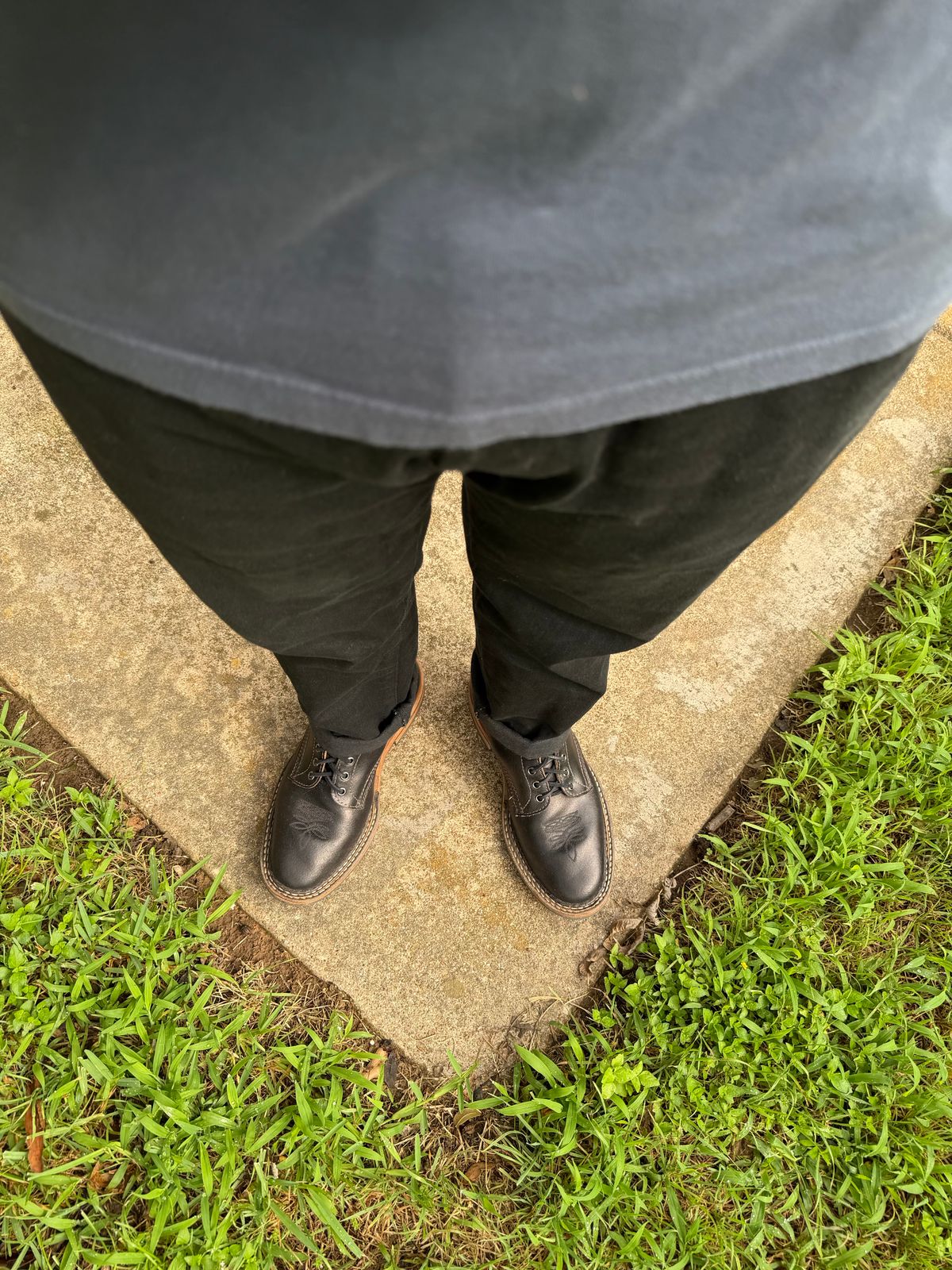 Photo by itsyaboisqueak on June 3, 2026 of the White's 375 in Horween Black Waxed Flesh.