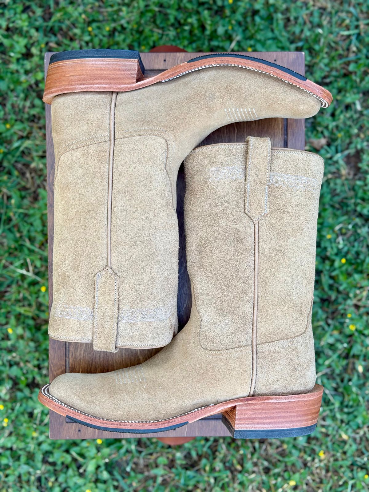 Photo by itsyaboisqueak on October 1, 2025 of the Rios of Mercedes Cowboy Boots in Horween Marine Field Roughout.