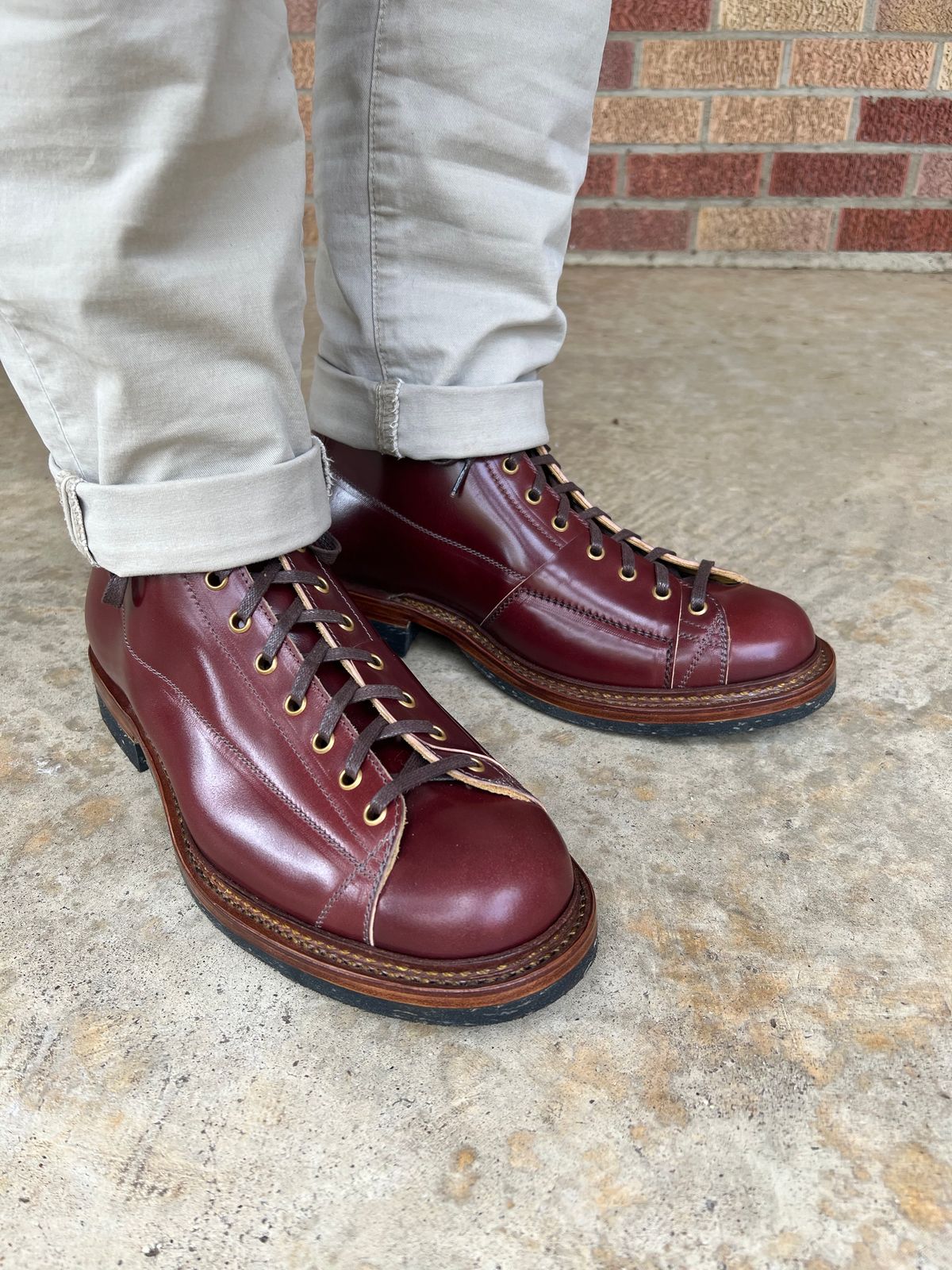 Photo by itsyaboisqueak on August 26, 2024 of the Sagara Cordmaster in Rocado Burgundy Shell Cordovan.