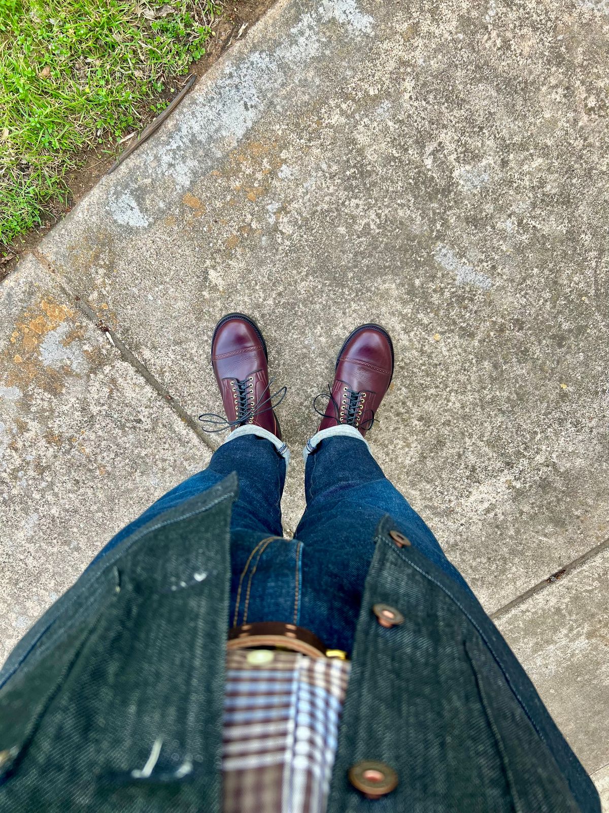 Photo by itsyaboisqueak on March 7, 2025 of the Viberg MTO in Horween Burgundy Wooly.