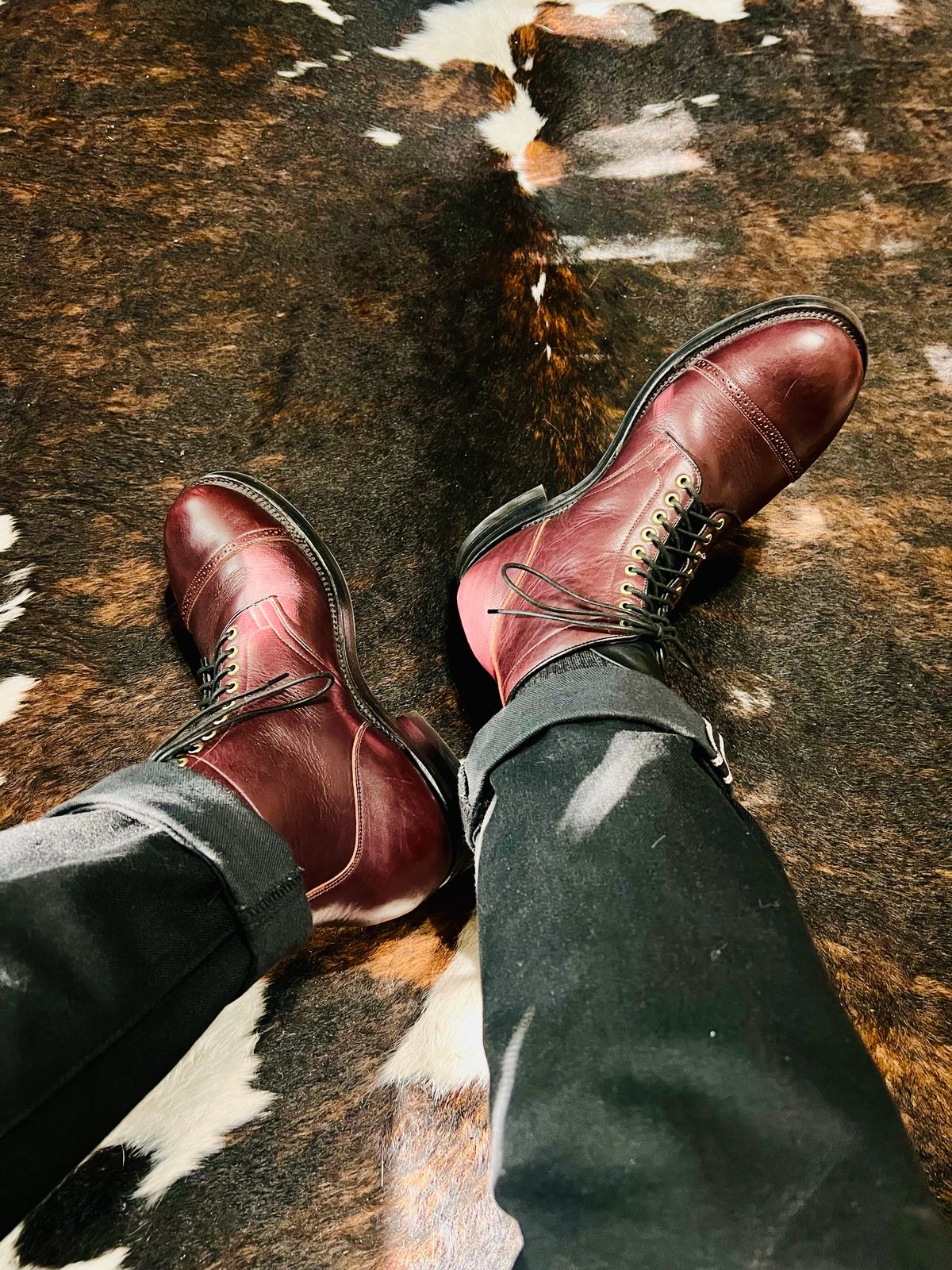 Photo by itsyaboisqueak on August 16, 2025 of the Viberg MTO in Horween Burgundy Wooly.