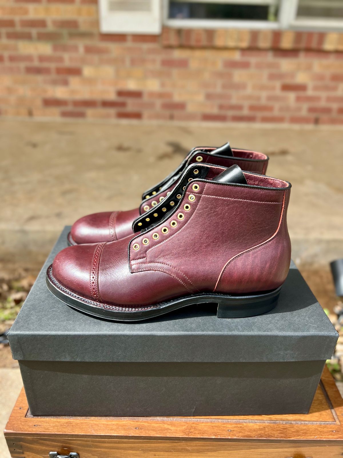 Photo by itsyaboisqueak on March 7, 2025 of the Viberg MTO in Horween Burgundy Wooly.