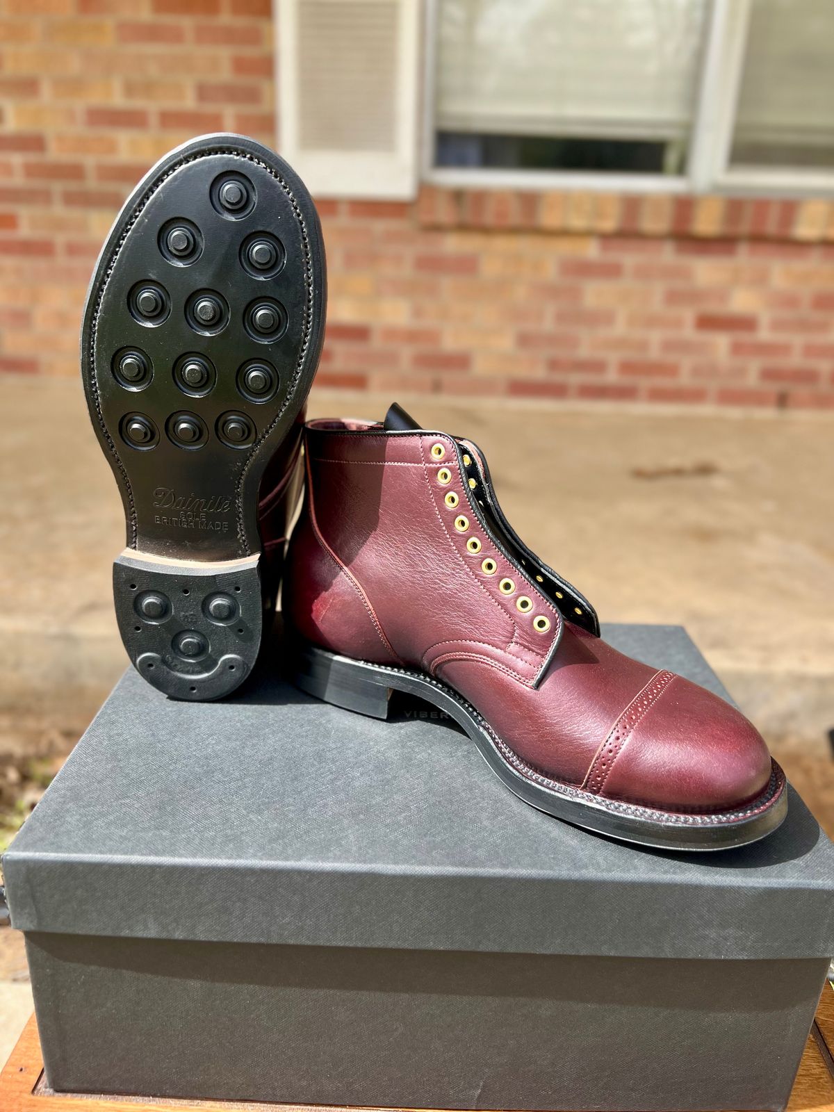Photo by itsyaboisqueak on March 7, 2025 of the Viberg MTO in Horween Burgundy Wooly.