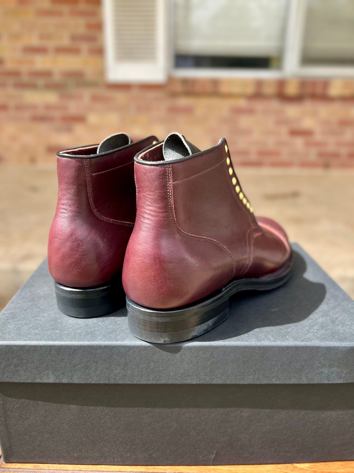 Photo by itsyaboisqueak on March 7, 2025 of the Viberg MTO in Horween Burgundy Wooly.