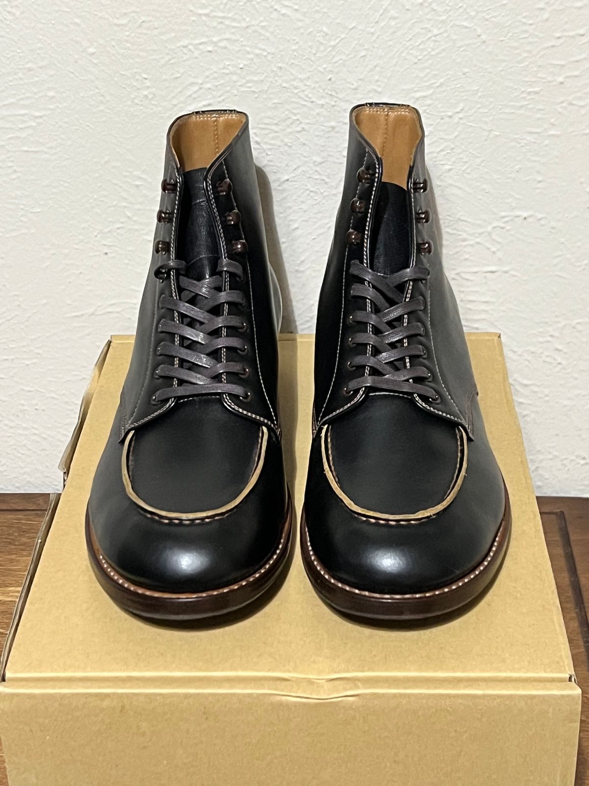 Photo by itsyaboisqueak on October 20, 2024 of the The 2 Monkeys Sportif Boots in Teacore Black Calf.