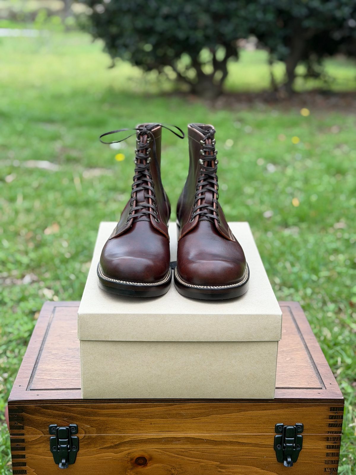 Photo by itsyaboisqueak on March 10, 2026 of the Skuce 7” Boot in Badalassi Carlo Walnut Nemesis.