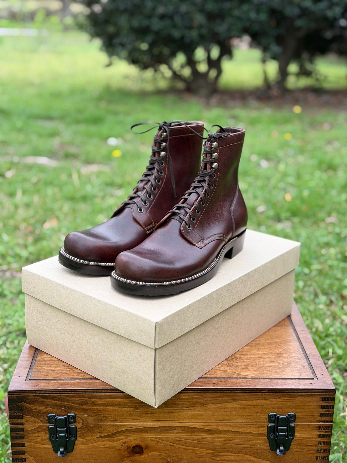 Photo by itsyaboisqueak on March 10, 2026 of the Skuce 7” Boot in Badalassi Carlo Walnut Nemesis.