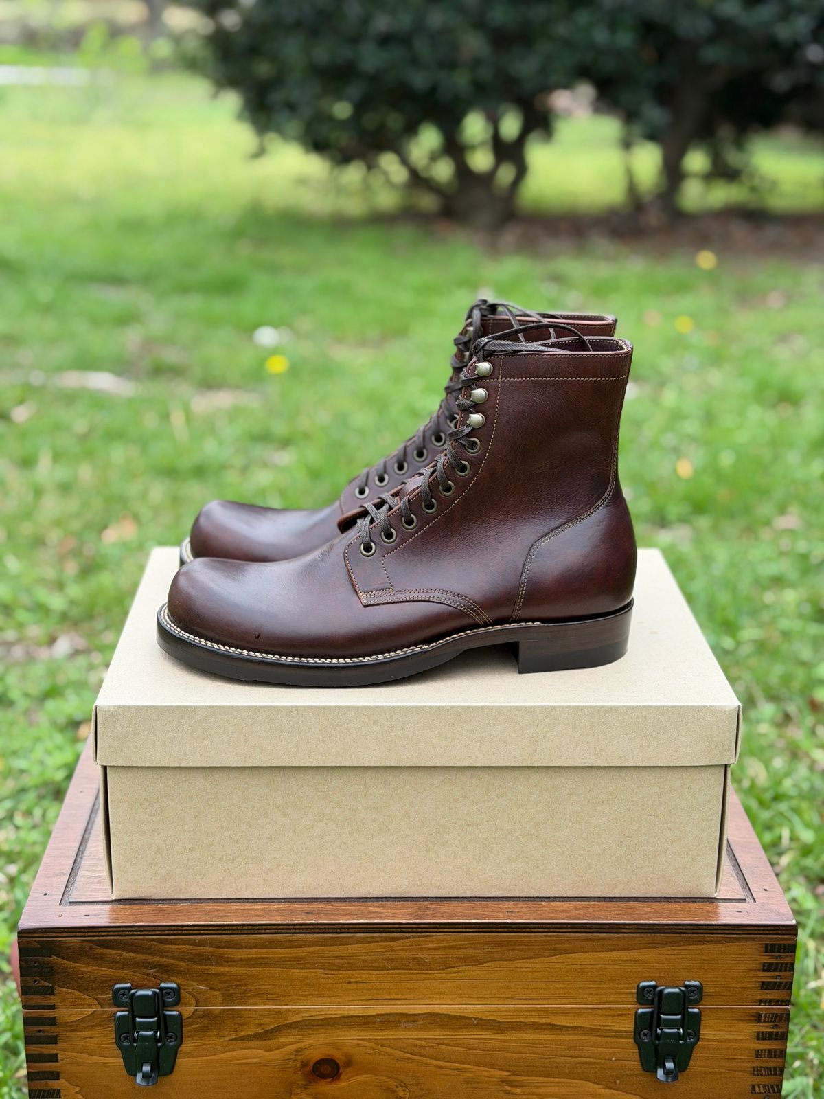 Photo by itsyaboisqueak on March 10, 2026 of the Skuce 7” Boot in Badalassi Carlo Walnut Nemesis.