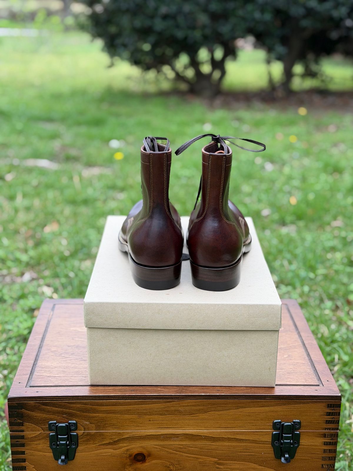 Photo by itsyaboisqueak on March 10, 2026 of the Skuce 7” Boot in Badalassi Carlo Walnut Nemesis.