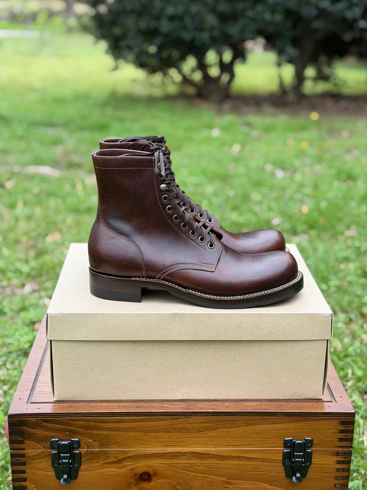 Photo by itsyaboisqueak on March 10, 2026 of the Skuce 7” Boot in Badalassi Carlo Walnut Nemesis.