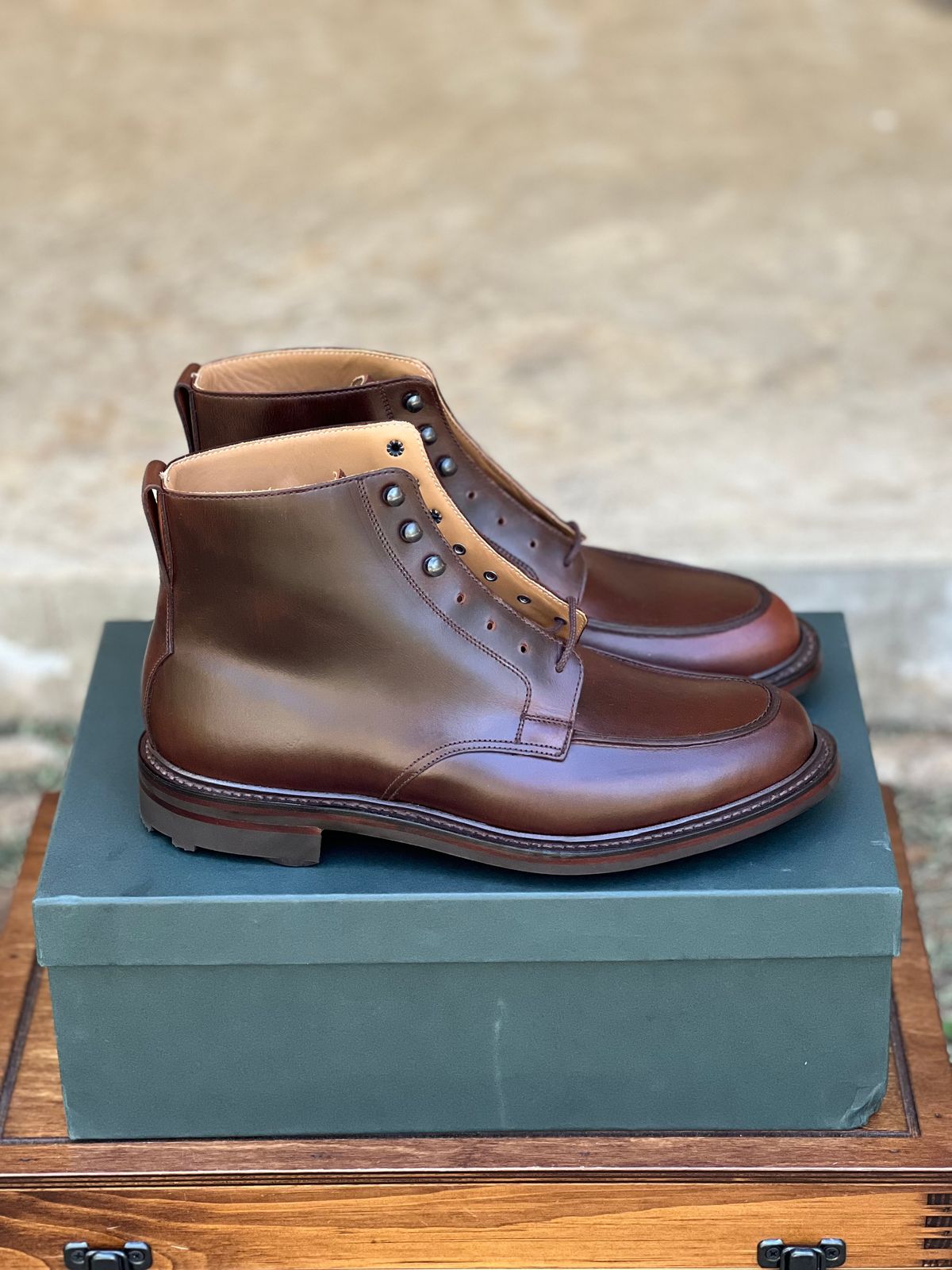 Photo by itsyaboisqueak on September 12, 2025 of the Crockett & Jones Donegal 2 in Chocolate Hurricane Hide.