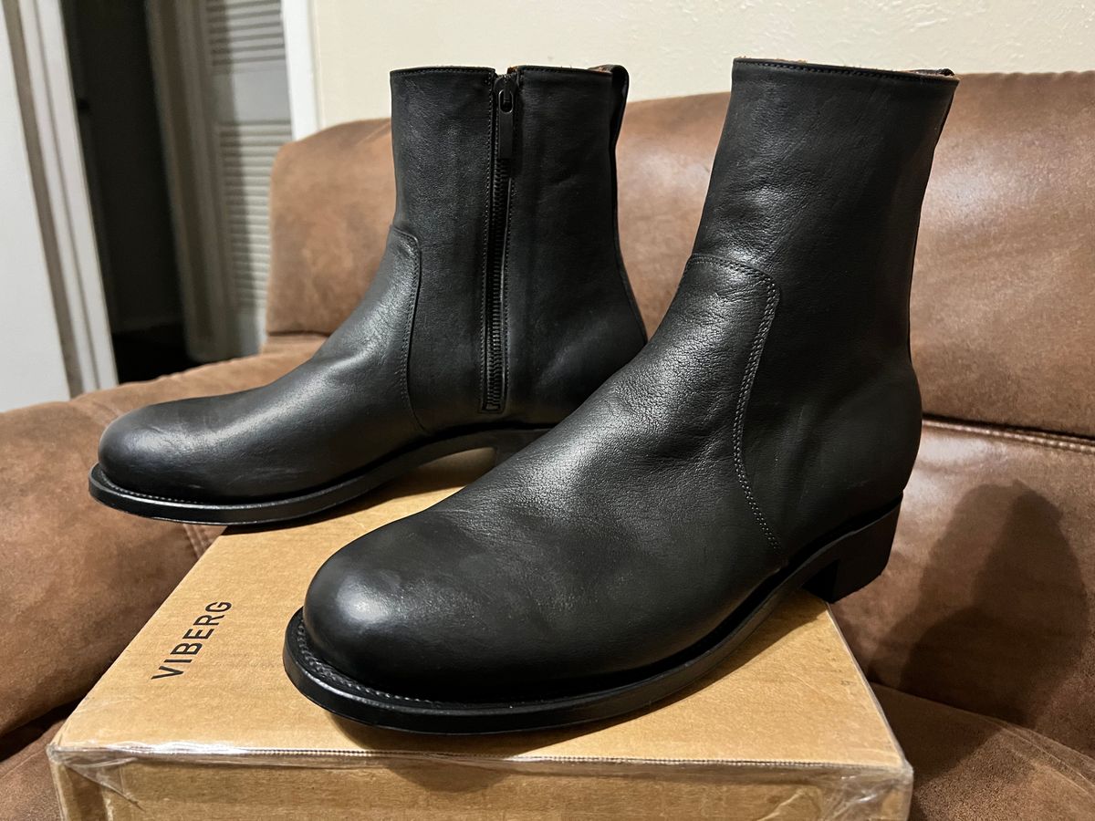 Photo by itsyaboisqueak on January 19, 2024 of the Viberg Side Zip in Maryam Nero Washed Kangaroo.