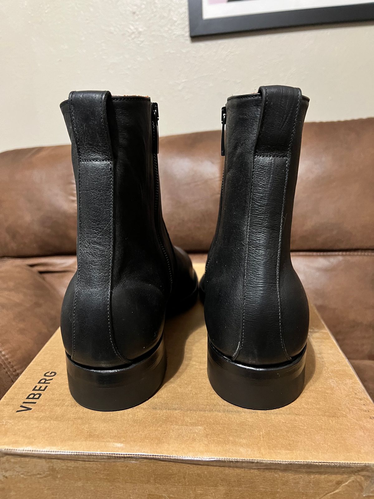 Photo by itsyaboisqueak on January 19, 2024 of the Viberg Side Zip in Maryam Nero Washed Kangaroo.
