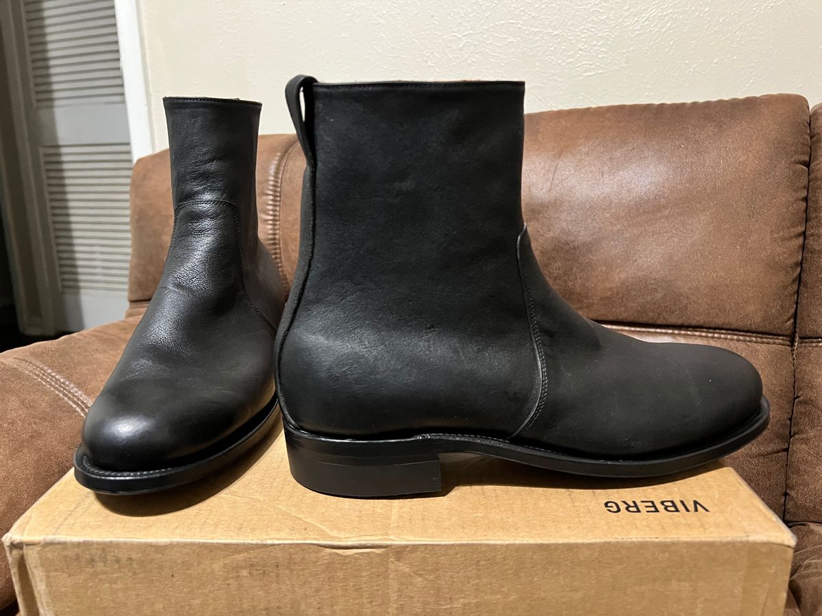 Photo by itsyaboisqueak on January 19, 2024 of the Viberg Side Zip in Maryam Nero Washed Kangaroo.