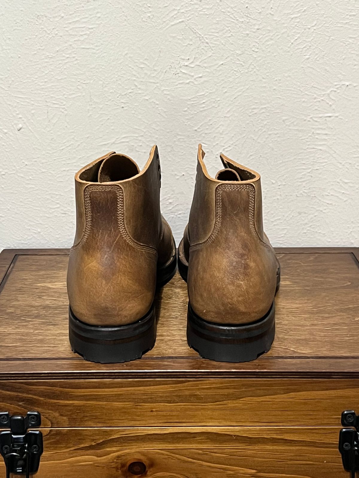 Photo by itsyaboisqueak on May 16, 2025 of the Viberg N-1 in Horween Natural Cypress.