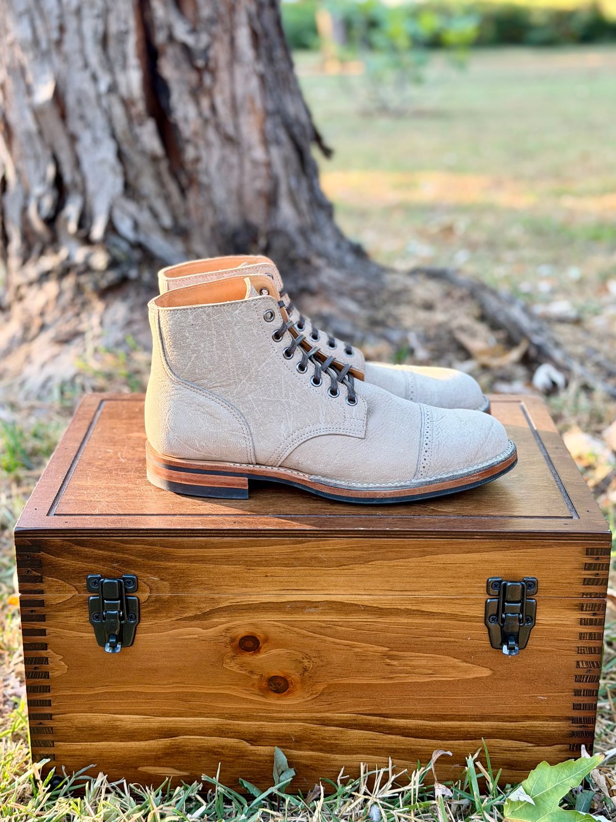 Photo by itsyaboisqueak on October 17, 2025 of the Viberg Service Boot BCT in C.F. Stead Nomad Bokhara Nubuck.