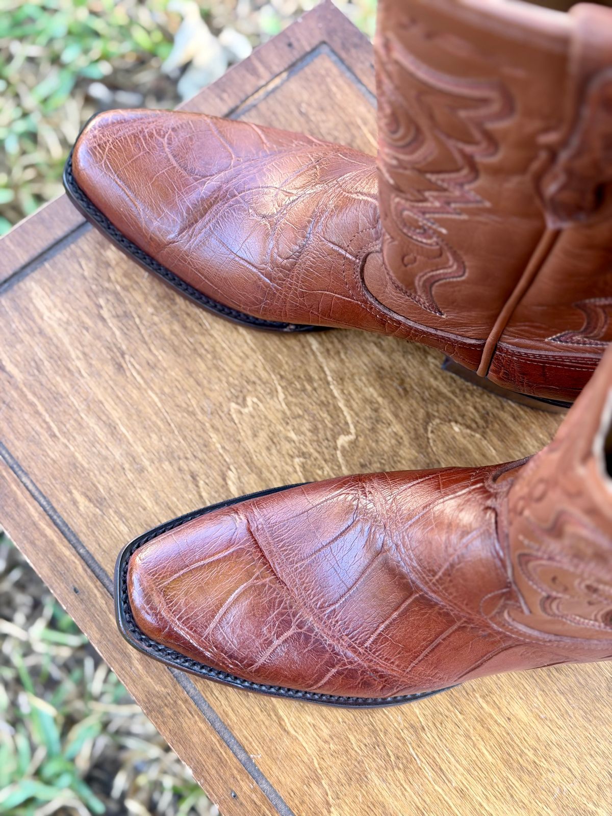 Photo by itsyaboisqueak on October 27, 2025 of the Rujo Boots Cowboy Boot in American Alligator.