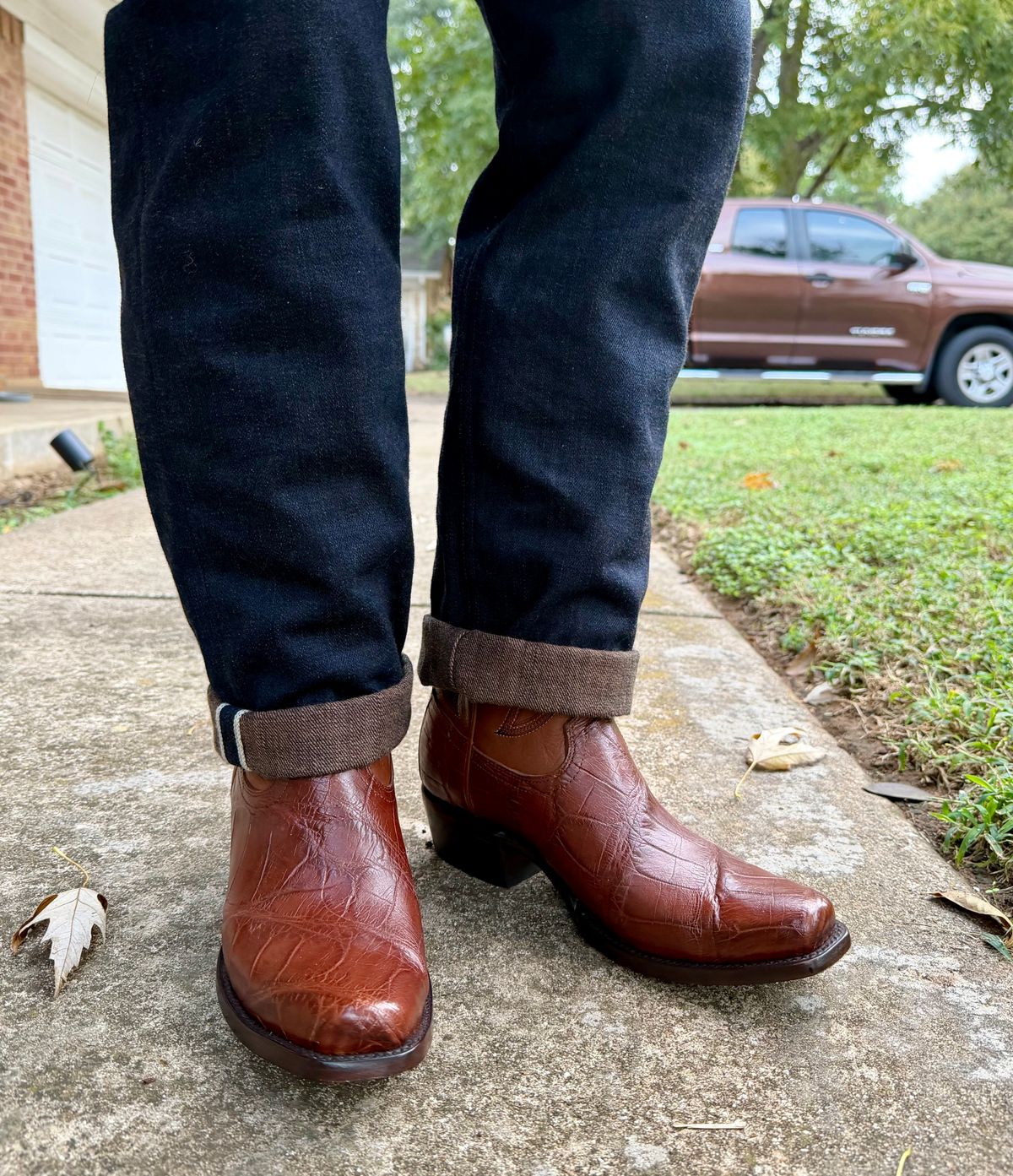 Photo by itsyaboisqueak on October 28, 2025 of the Rujo Boots Cowboy Boot in American Alligator.