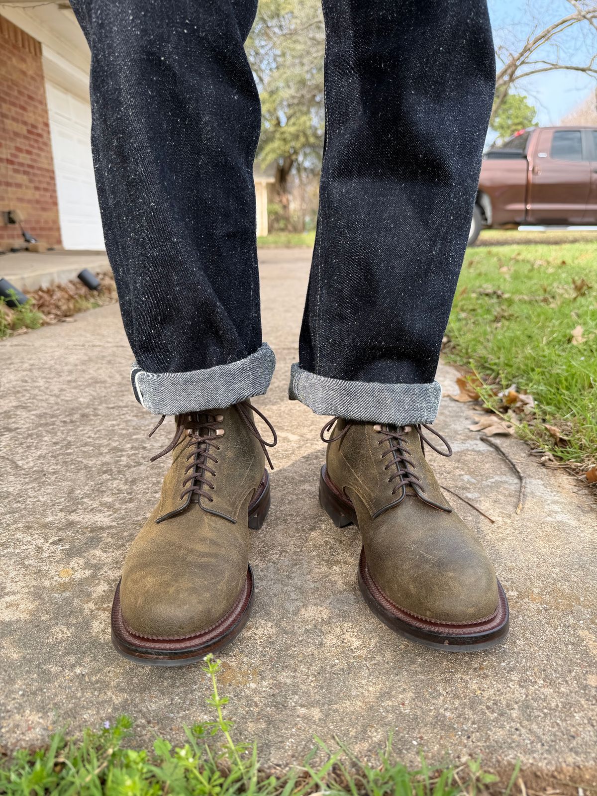 Photo by itsyaboisqueak on February 20, 2026 of the Viberg Navvy in C.F. Stead Mojave Waxy Commander.