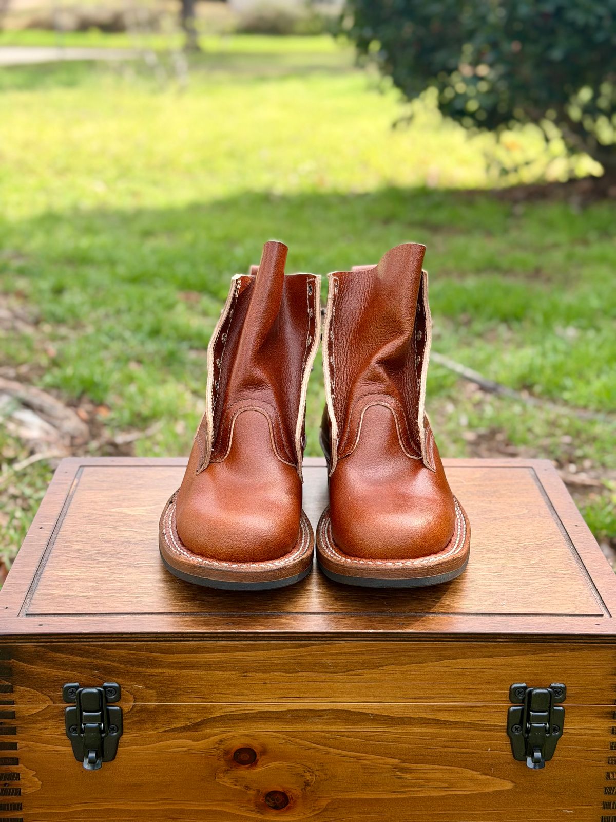 Photo by itsyaboisqueak on March 5, 2026 of the White's 350 Cruiser in Tan Waxed Flesh Essex.