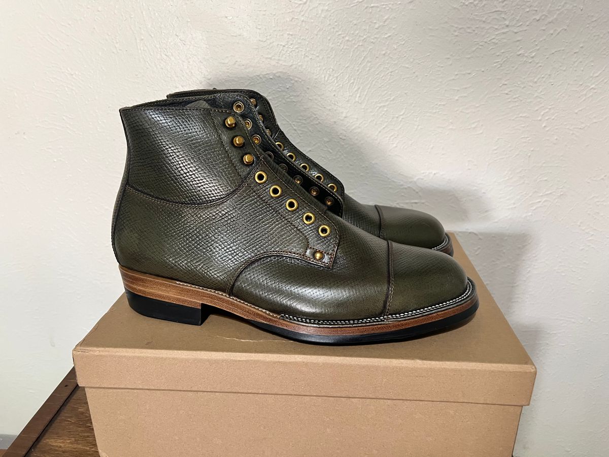 Photo by itsyaboisqueak on August 29, 2024 of the Iron Boots Drop 9 in Horween Green Pioneer Hatchgrain.