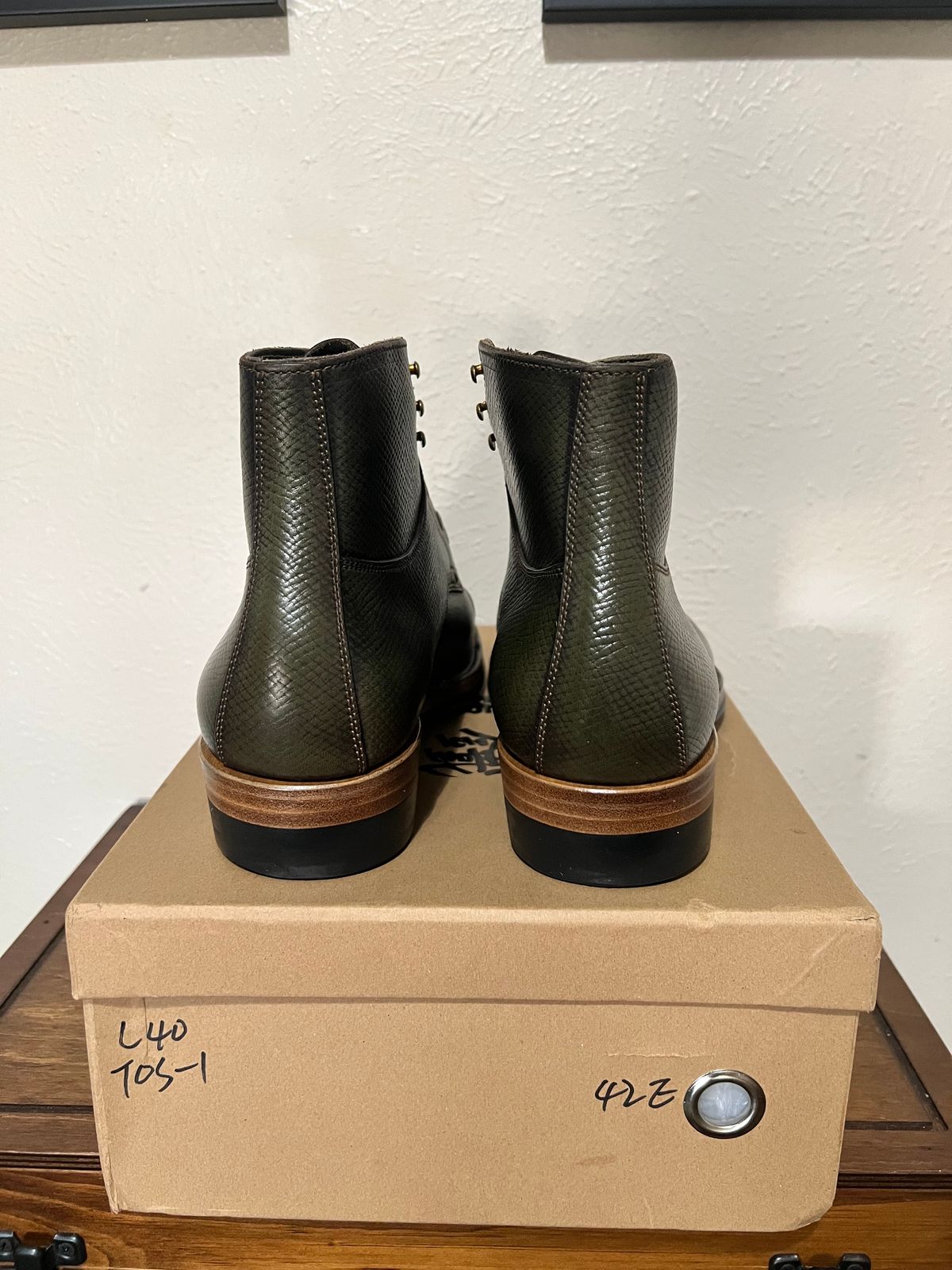 Photo by itsyaboisqueak on August 29, 2024 of the Iron Boots Drop 9 in Horween Green Pioneer Hatchgrain.