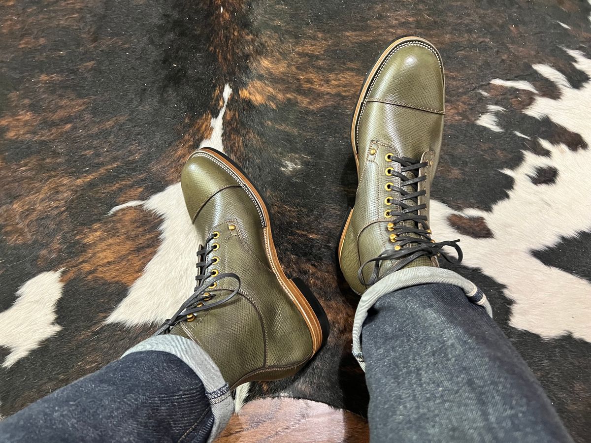 Photo by itsyaboisqueak on August 29, 2024 of the Iron Boots Drop 9 in Horween Green Pioneer Hatchgrain.