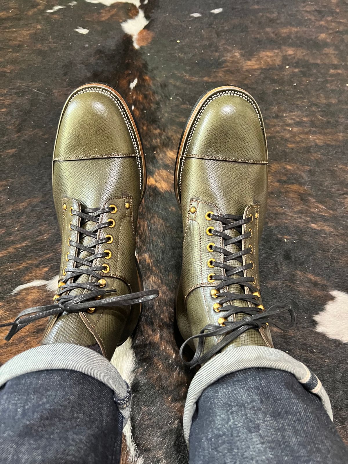 Photo by itsyaboisqueak on August 29, 2024 of the Iron Boots Drop 9 in Horween Green Pioneer Hatchgrain.