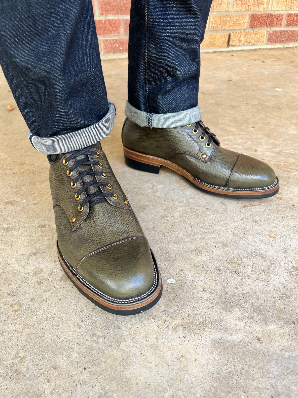 Photo by itsyaboisqueak on August 29, 2024 of the Iron Boots Drop 9 in Horween Green Pioneer Hatchgrain.