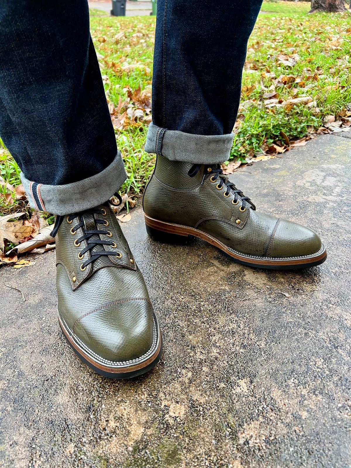 Photo by itsyaboisqueak on December 24, 2024 of the Iron Boots Drop 9 in Horween Green Pioneer Hatchgrain.