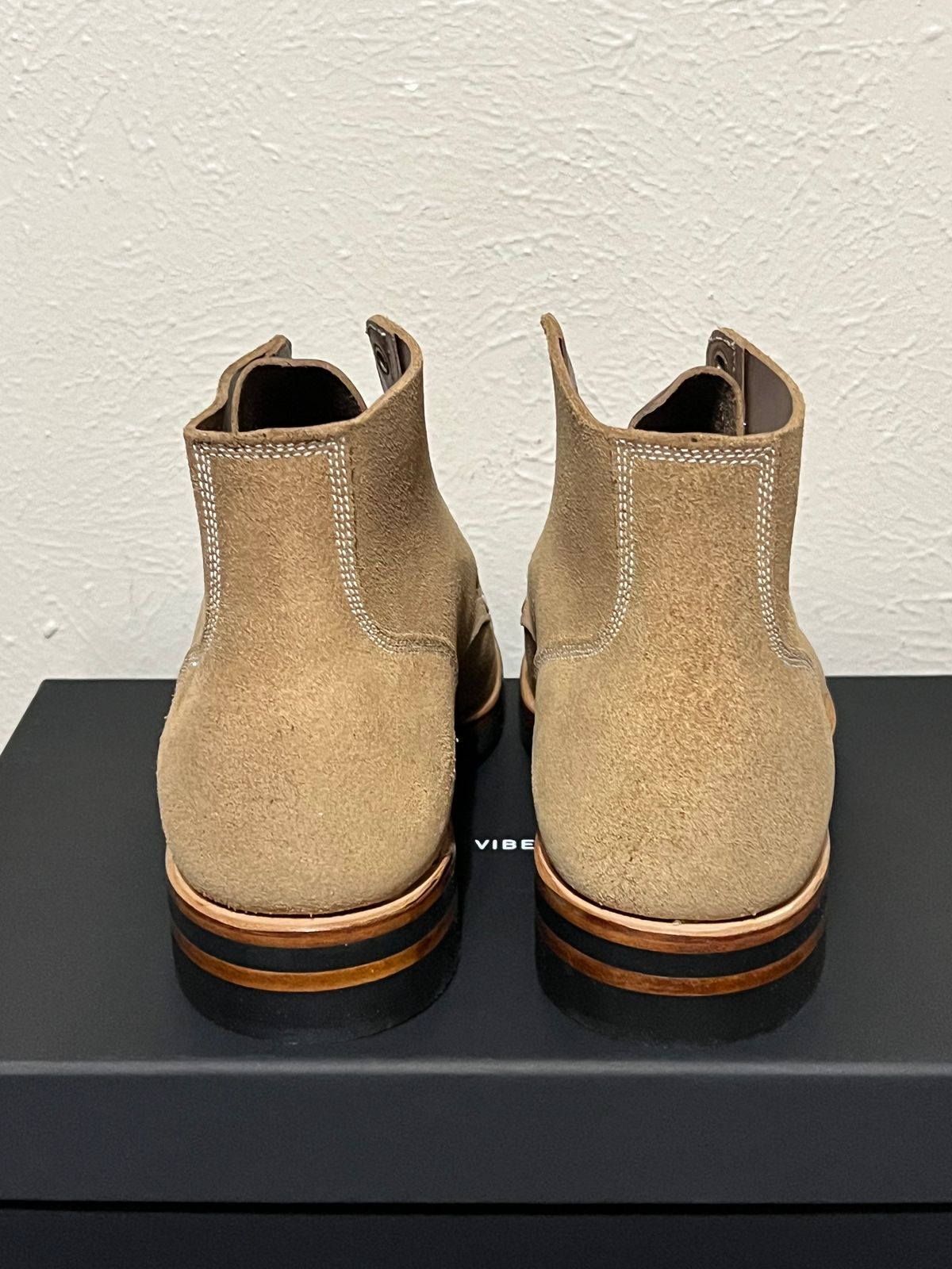 Photo by itsyaboisqueak on December 23, 2024 of the Viberg DeeCee Style Boondocker in Horween Marine Field Roughout.