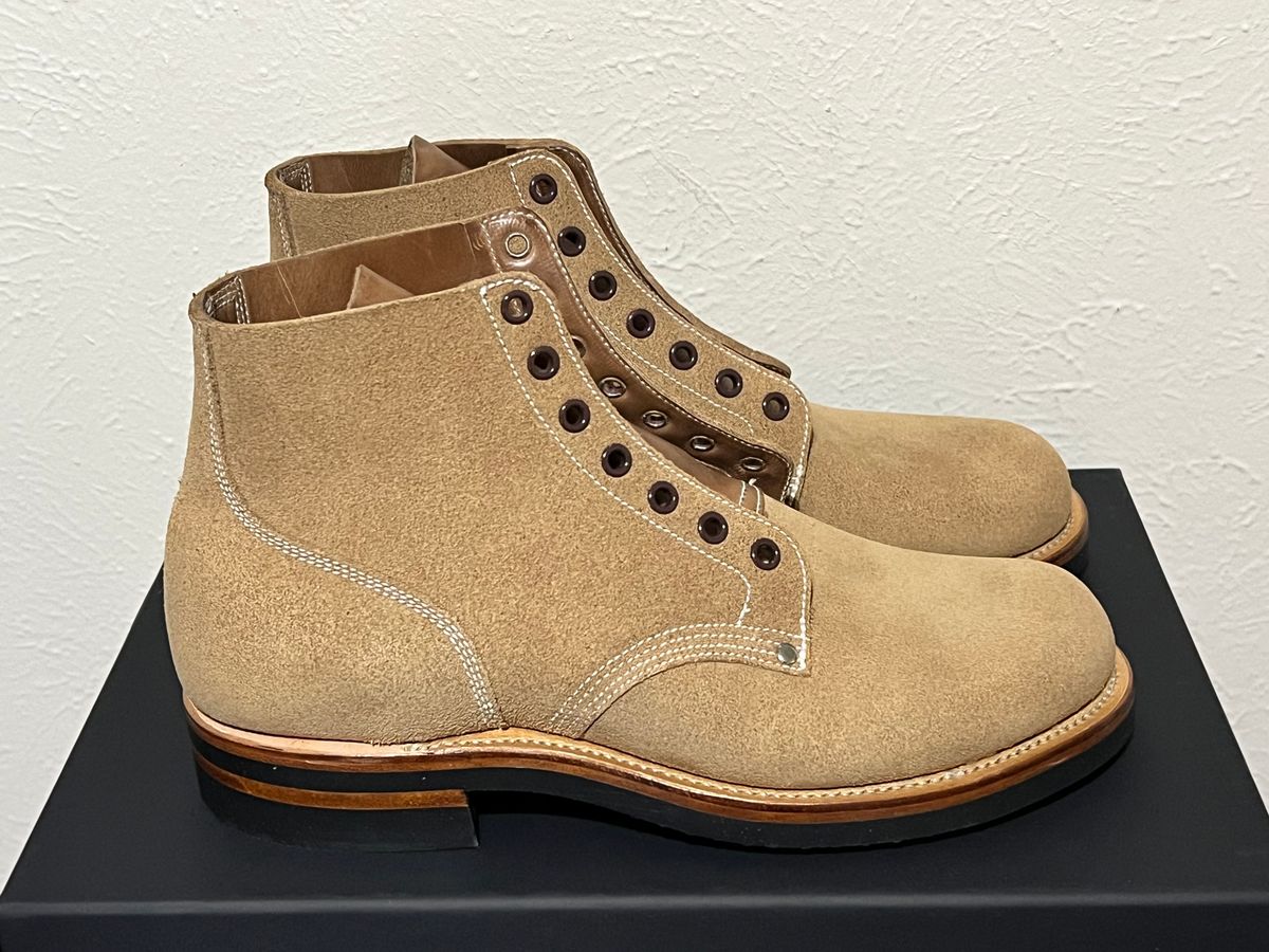 Photo by itsyaboisqueak on December 23, 2024 of the Viberg DeeCee Style Boondocker in Horween Marine Field Roughout.