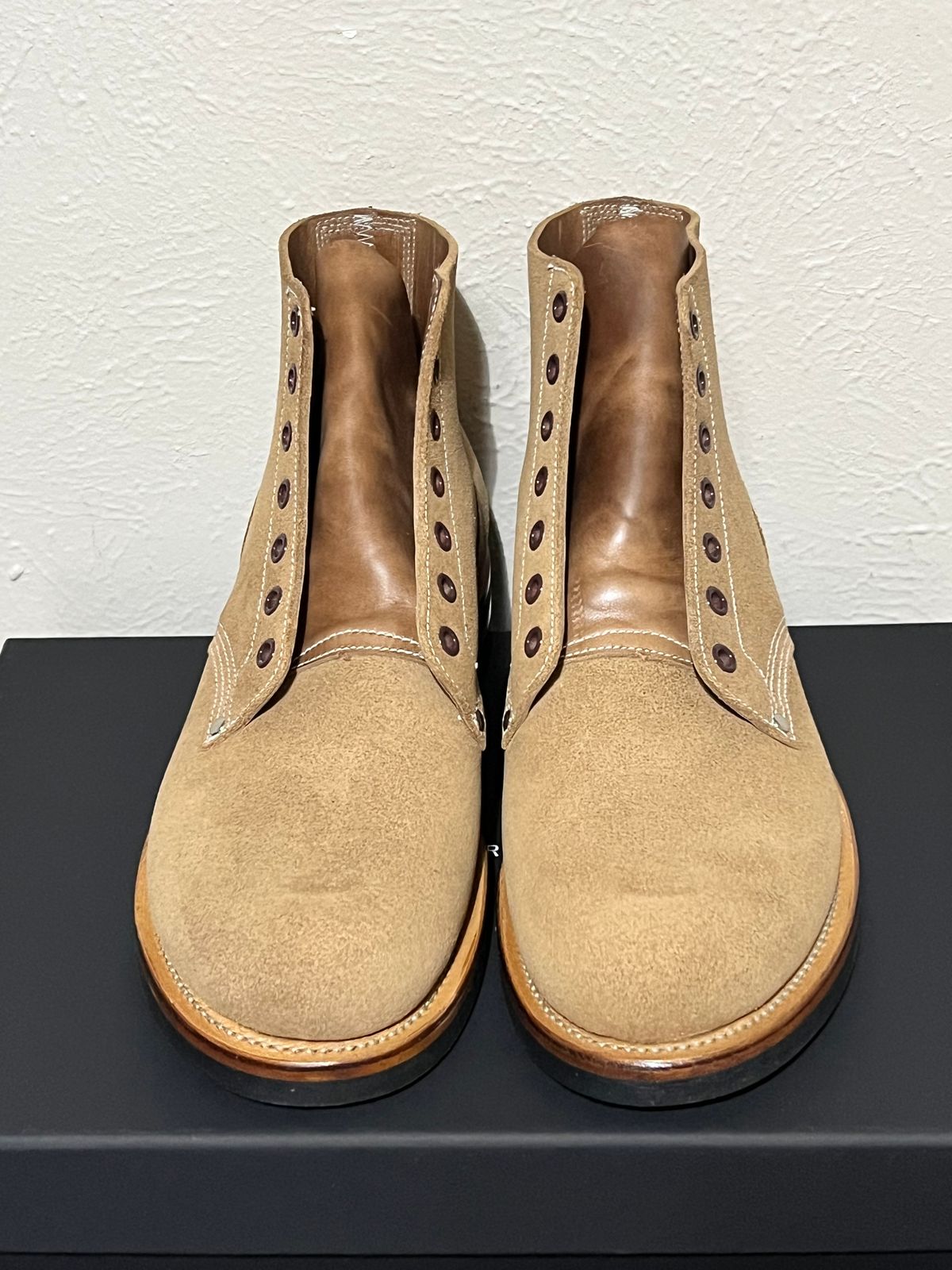 Photo by itsyaboisqueak on December 23, 2024 of the Viberg DeeCee Style Boondocker in Horween Marine Field Roughout.