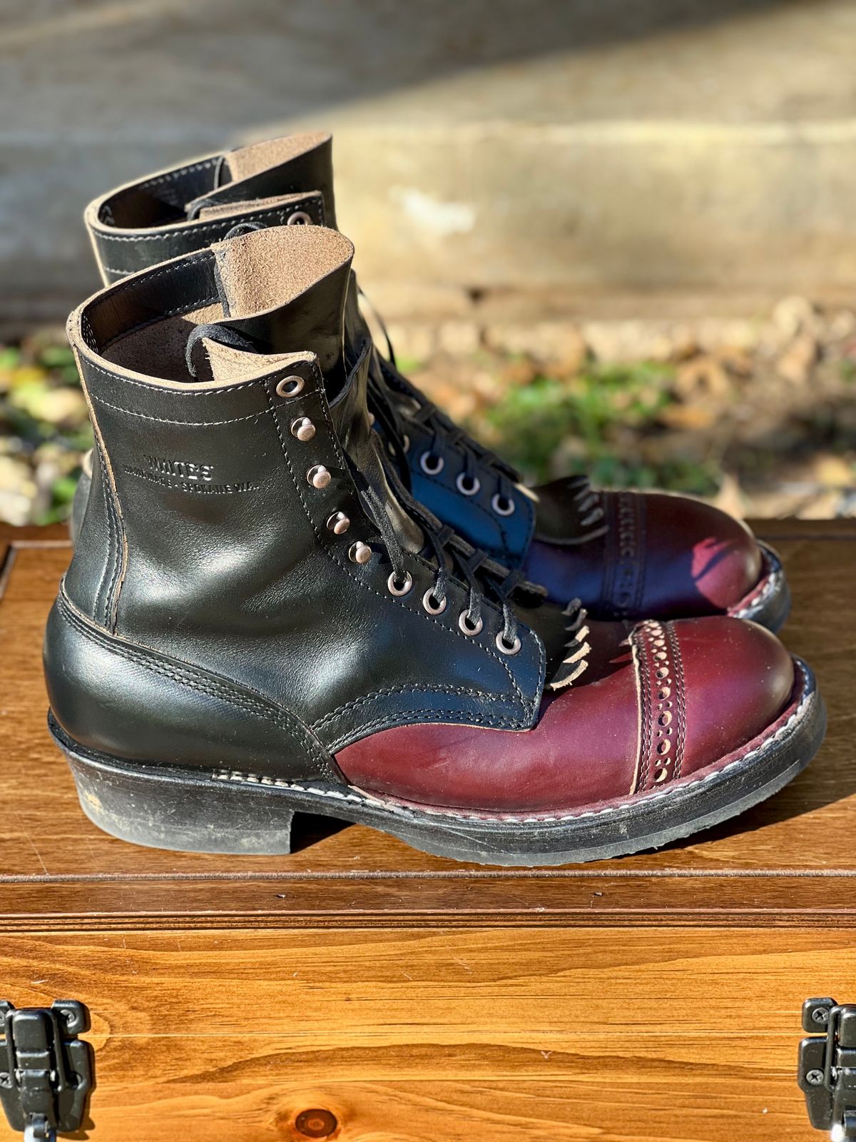 Photo by itsyaboisqueak on December 2, 2024 of the White's Bounty Hunter in Horween Black Chromexcel & Horween Burgundy Chromexcel.