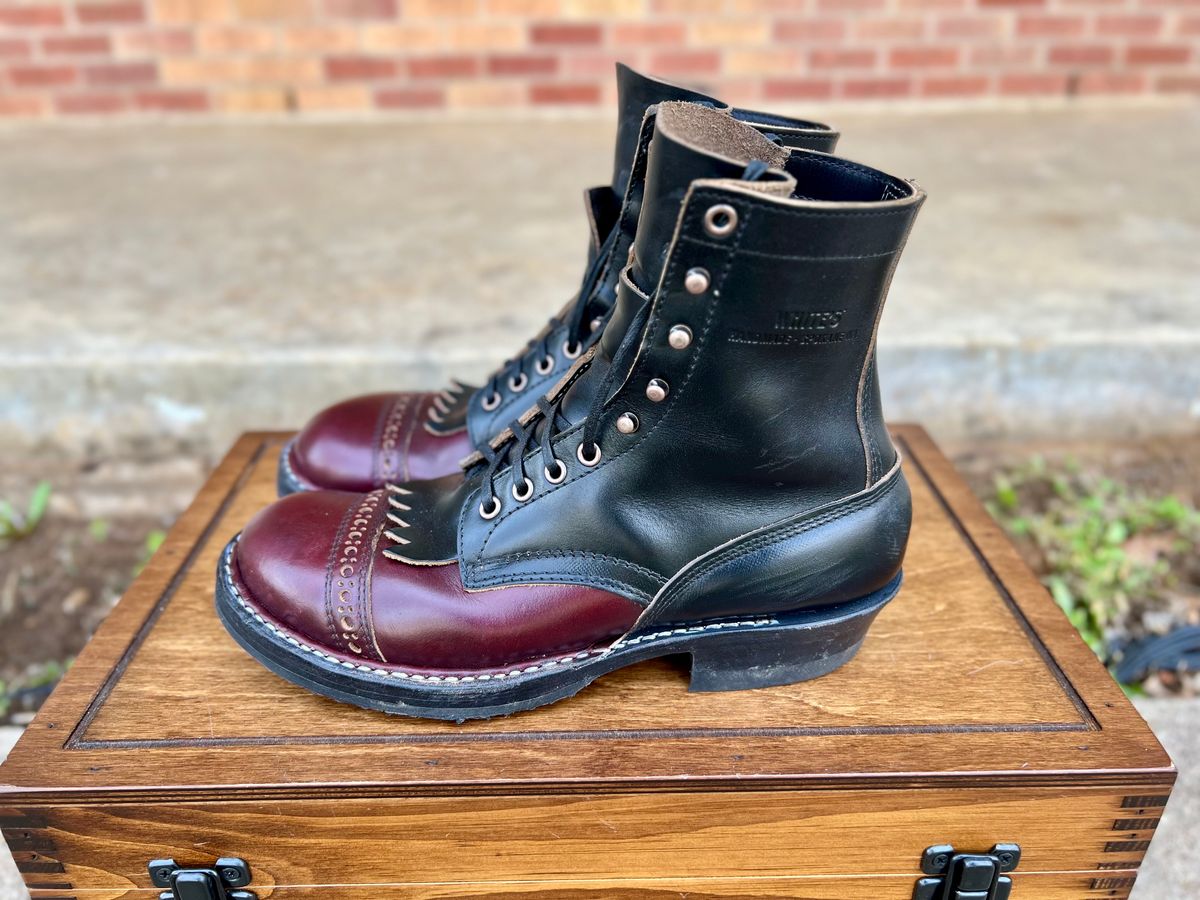 Photo by itsyaboisqueak on March 3, 2025 of the White's Bounty Hunter in Horween Black Chromexcel & Horween Burgundy Chromexcel.