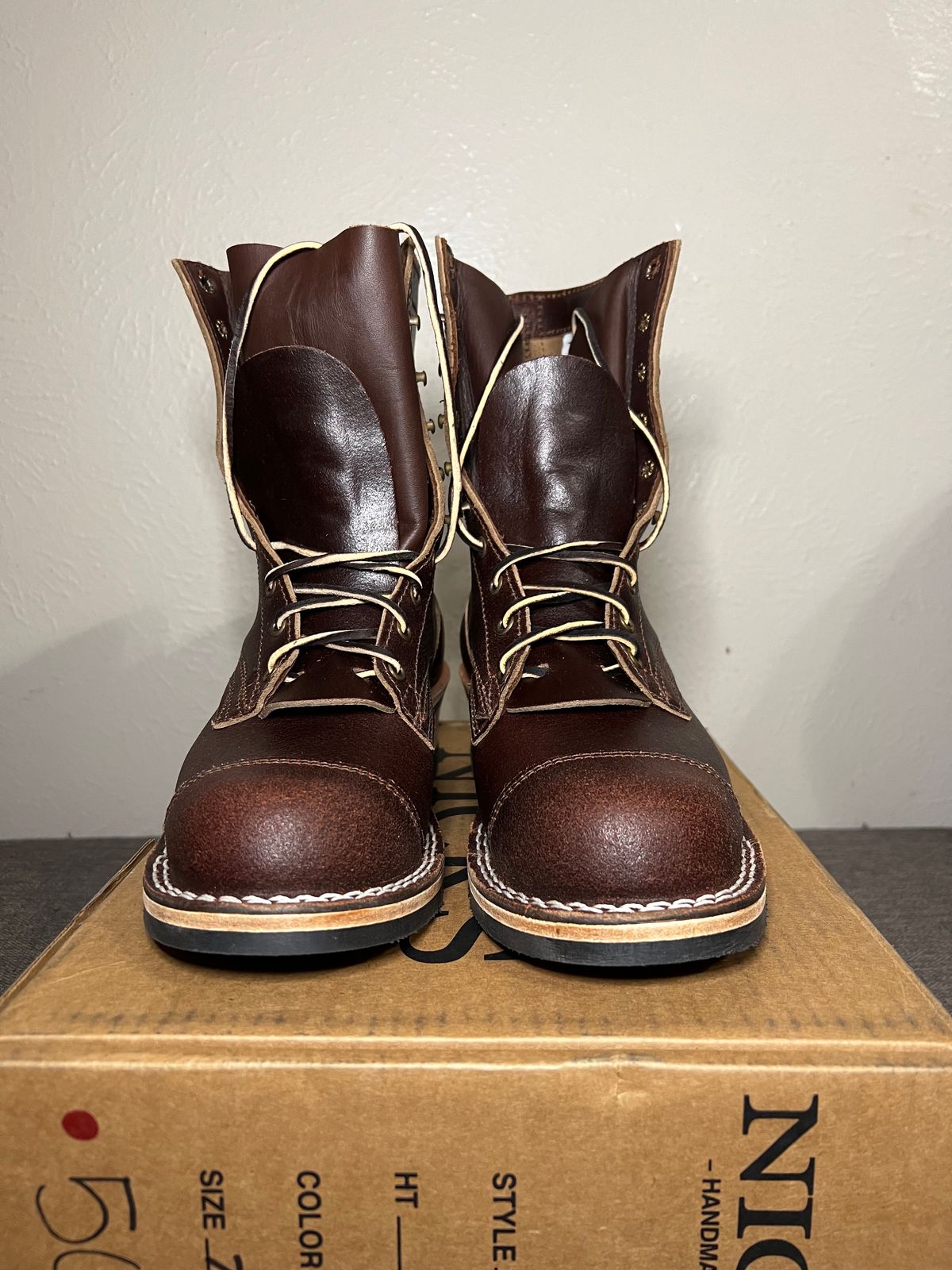 Photo by itsyaboisqueak on October 1, 2023 of the Nicks MTO in Horween Tan Waxed Flesh.