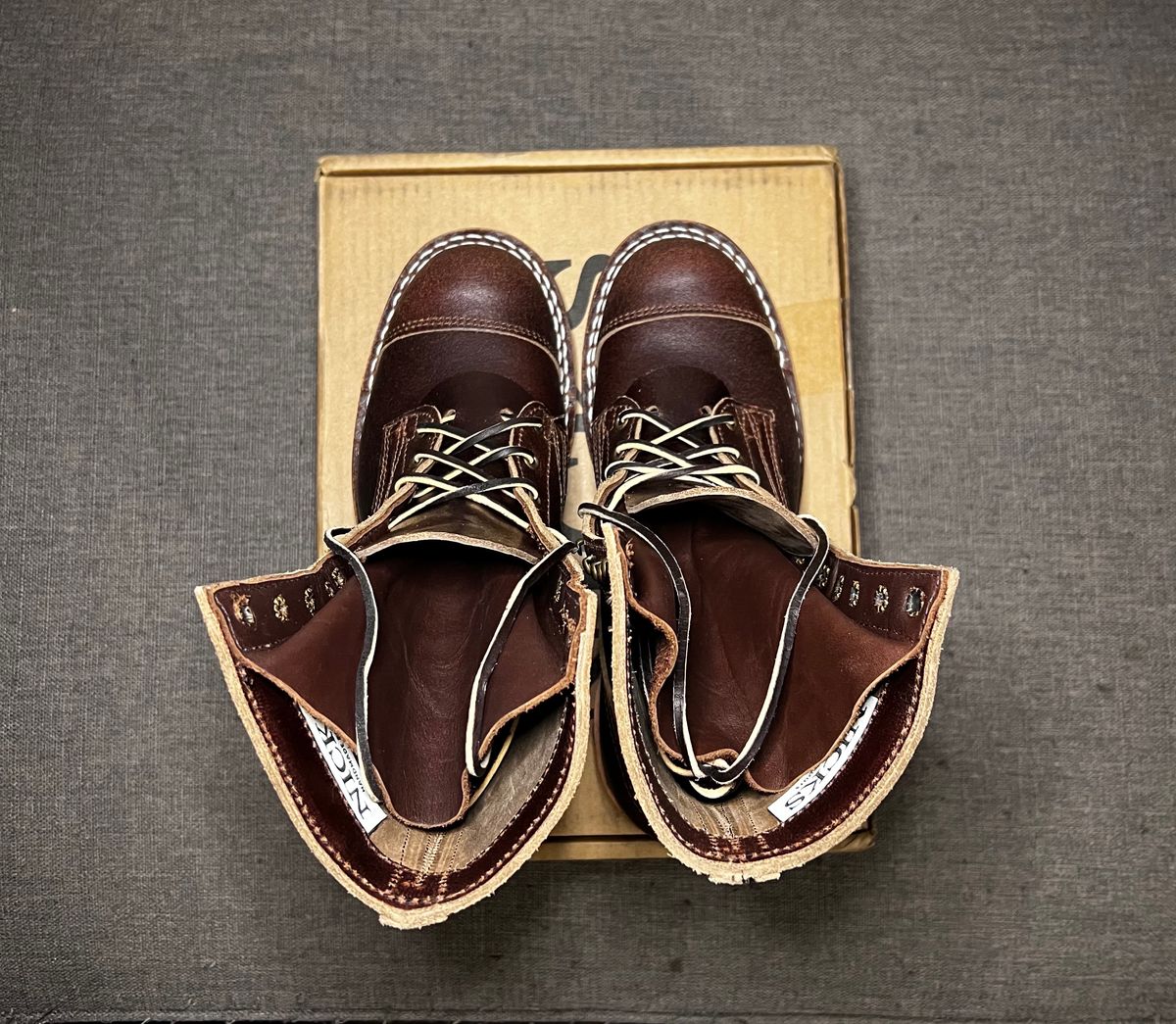 Photo by itsyaboisqueak on October 1, 2023 of the Nicks MTO in Horween Tan Waxed Flesh.