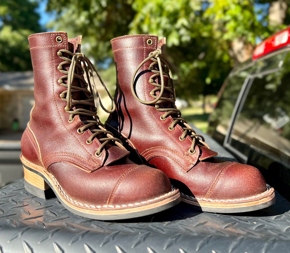 Photo by itsyaboisqueak on November 1, 2023 of the Nicks MTO in Horween Tan Waxed Flesh.