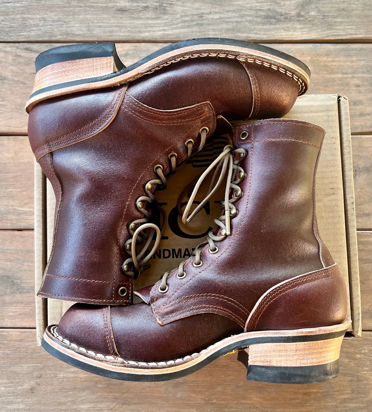 Photo by itsyaboisqueak on November 1, 2023 of the Nicks MTO in Horween Tan Waxed Flesh.