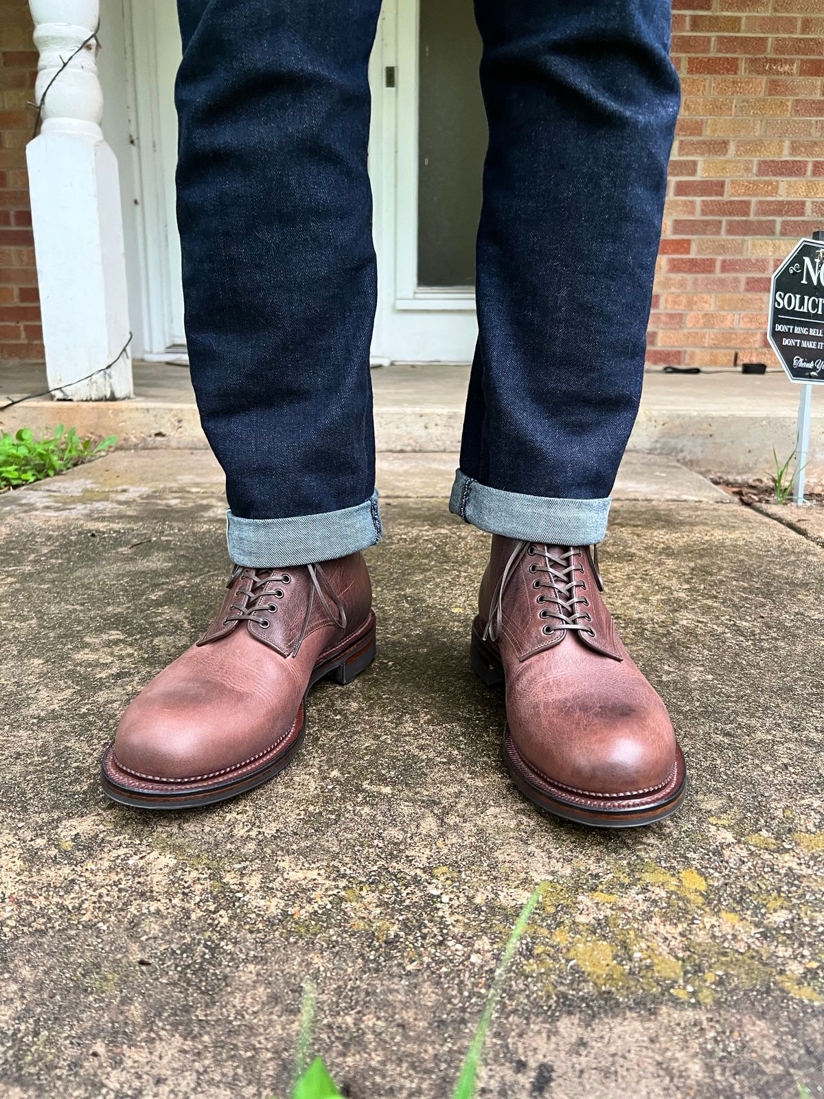 Photo by itsyaboisqueak on May 6, 2025 of the Viberg Navvy in Horween Walnut Cypress.