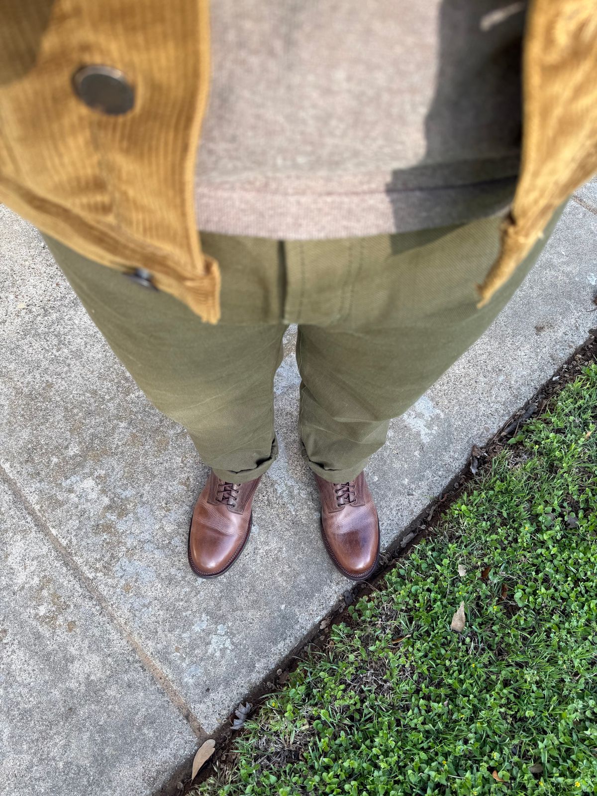 Photo by itsyaboisqueak on April 7, 2026 of the Viberg Navvy in Horween Walnut Cypress.