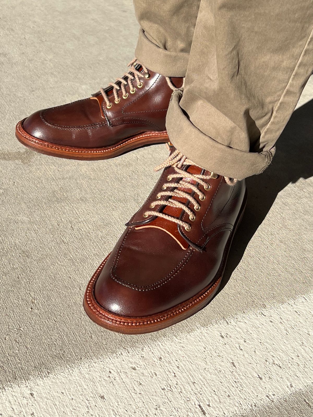 Photo by itsyaboisqueak on September 10, 2024 of the Alden Stitchdown ‘Otis’ Indy in Brown Calfskin.
