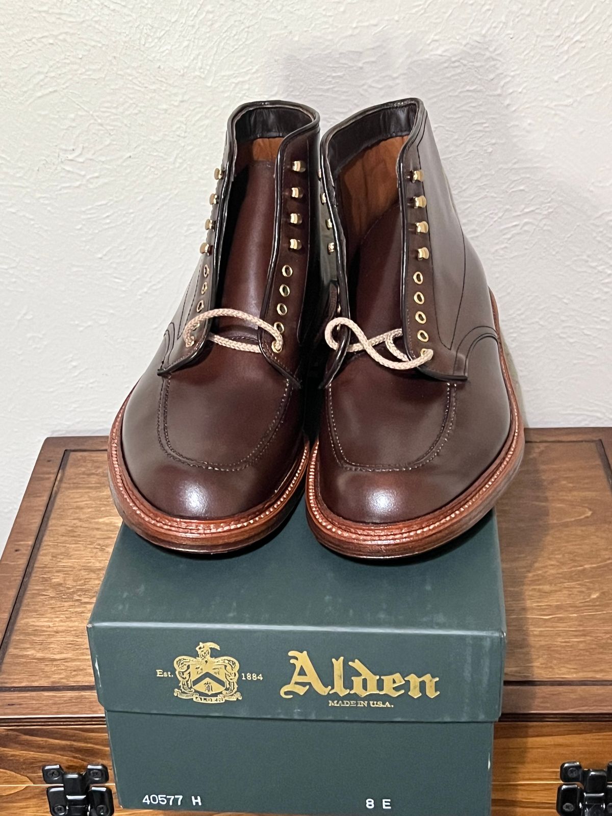 Photo by itsyaboisqueak on April 4, 2024 of the Alden Stitchdown ‘Otis’ Indy in Brown Calfskin.