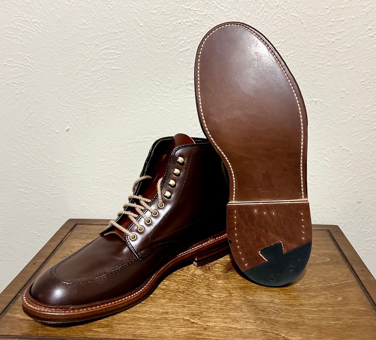 Photo by itsyaboisqueak on September 10, 2024 of the Alden Stitchdown ‘Otis’ Indy in Brown Calfskin.