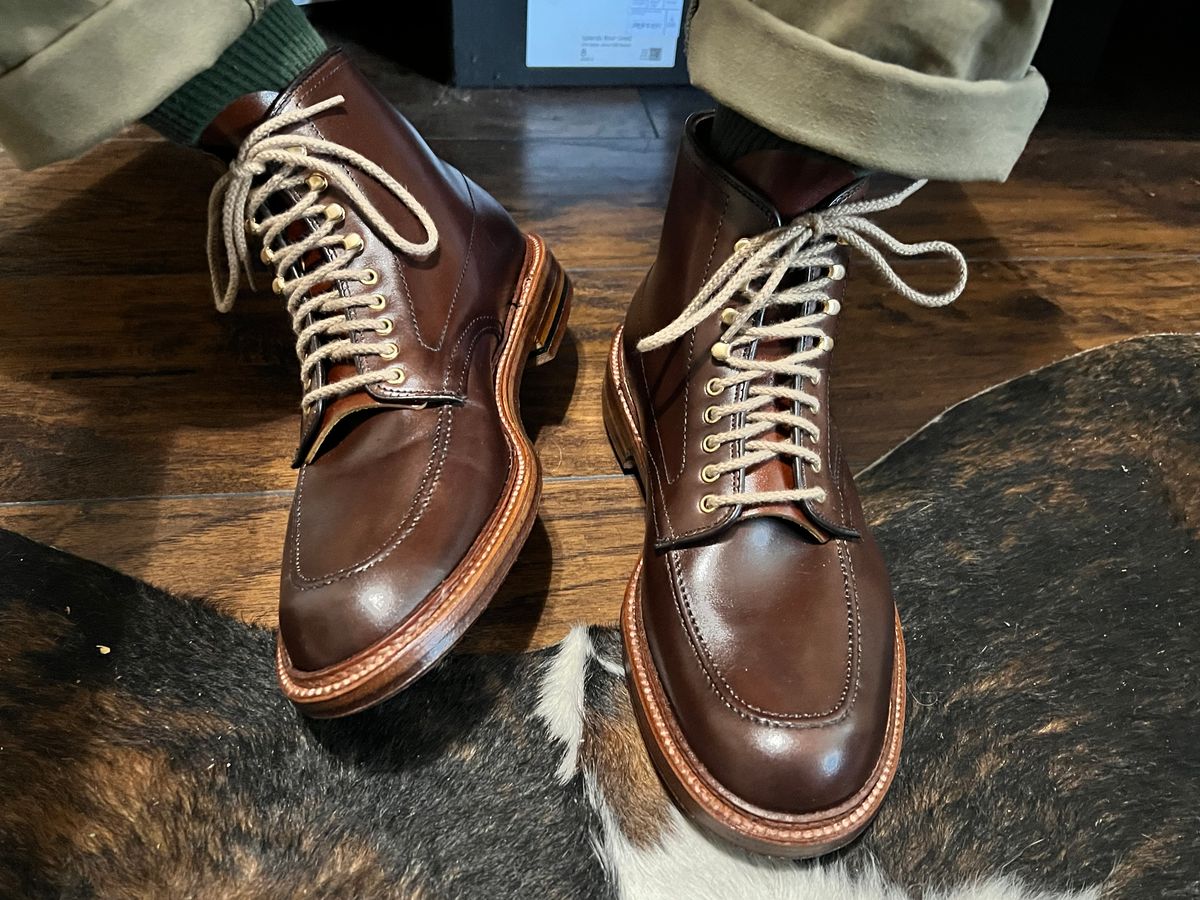 Photo by itsyaboisqueak on September 10, 2024 of the Alden Stitchdown ‘Otis’ Indy in Brown Calfskin.