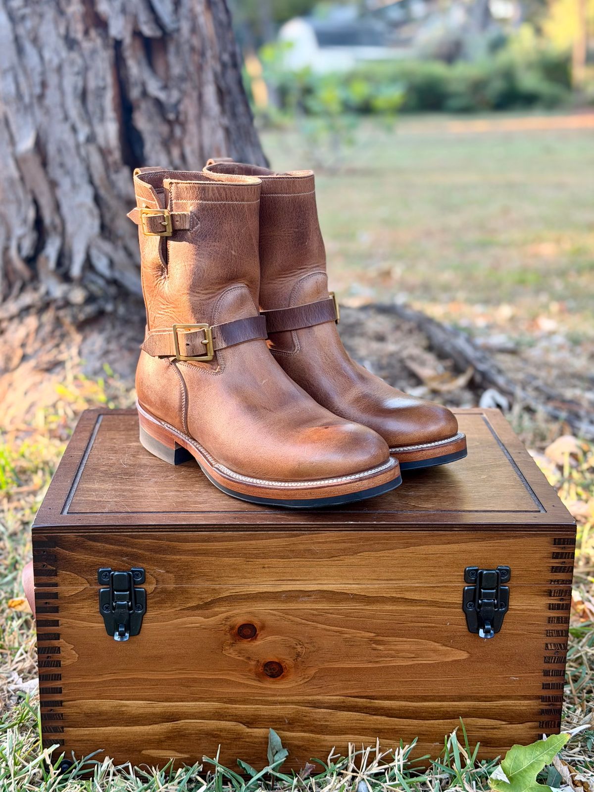Photo by itsyaboisqueak on October 17, 2025 of the Viberg Engineer in Horween Natural Cypress.