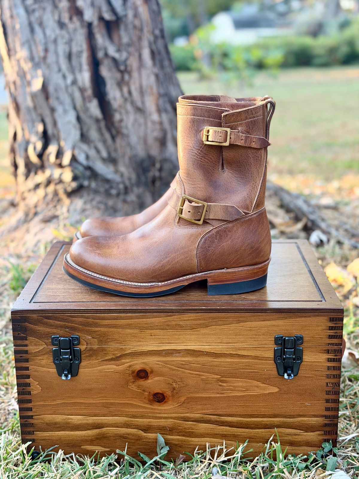 Photo by itsyaboisqueak on October 17, 2025 of the Viberg Engineer in Horween Natural Cypress.