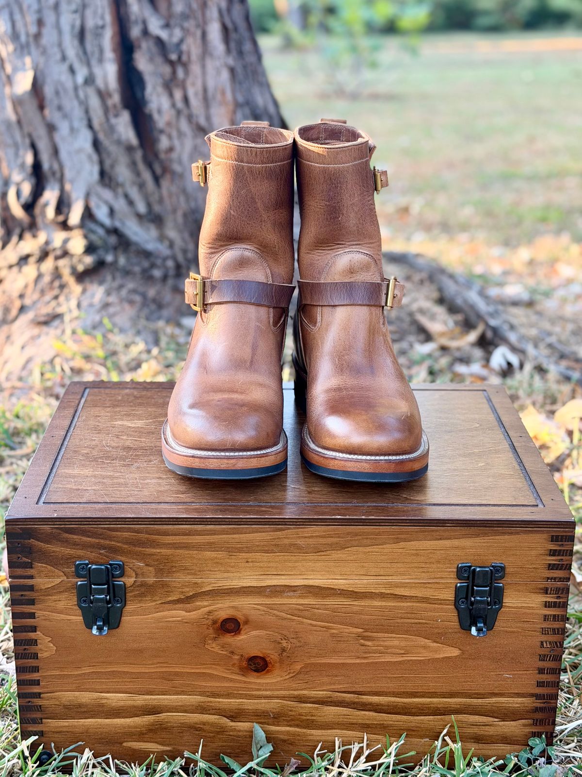Photo by itsyaboisqueak on October 17, 2025 of the Viberg Engineer in Horween Natural Cypress.